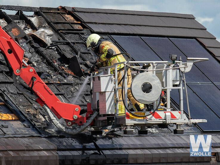 Woningbrand Van Eedenstraat Stadshagen - Foto: Arjen van der Zee