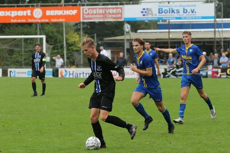 WVF gaat kopje onder in Vroomshoop - Foto: Henri Zuidberg