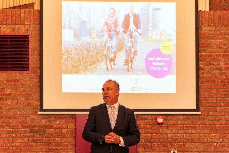Senioren volgen workshop veilig en gezond blijven fietsen in Zwolle-Zuid - Foto: Peter Denekamp