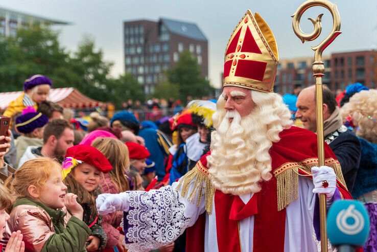 Sinterklaas met ‘Pakjesboot 12’ aangekomen in Zwolle - Foto: Peter Denekamp