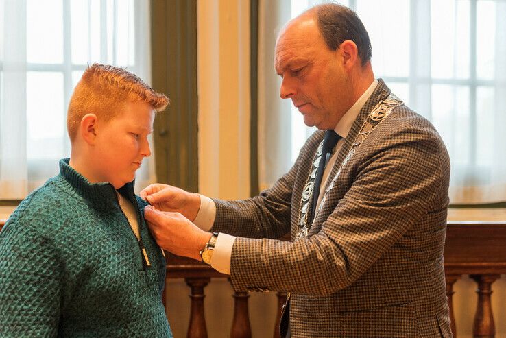 Justin (13) onderscheiden met Jong Goud op Dag van de Mantelzorg - Foto: Peter Denekamp