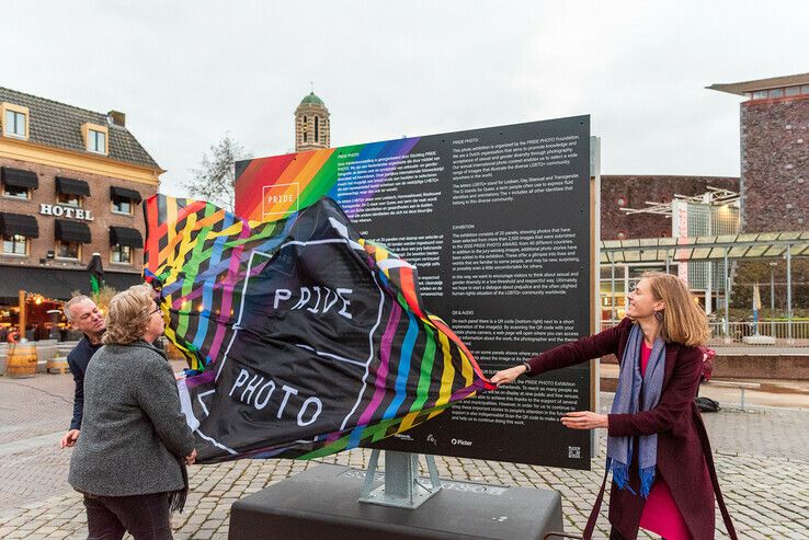 Pride Photo tentoonstelling geopend op Rodetorenplein - Foto: Peter Denekamp