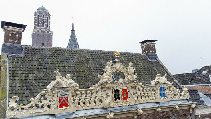 Drostenhuis heeft haar kroonlijst terug - Foto: Marco Zuidhof