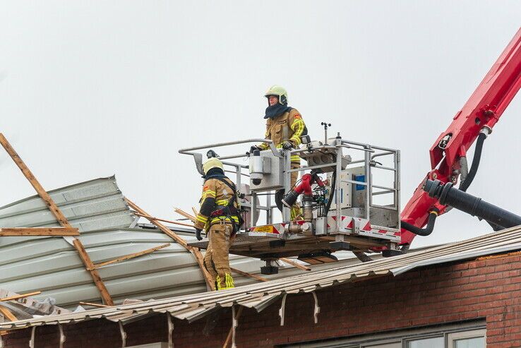 Storm Eunice richt ravage aan in Zwolle-Zuid - Foto: Peter Denekamp