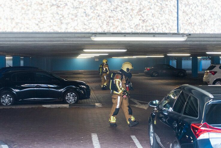 Brand verwoest scooter in parkeergarage Noordereiland - Foto: Peter Denekamp