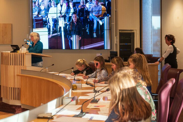 Zwolse Kinderraad debatteert met kandidaat-gemeenteraadsleden - Foto: Peter Denekamp