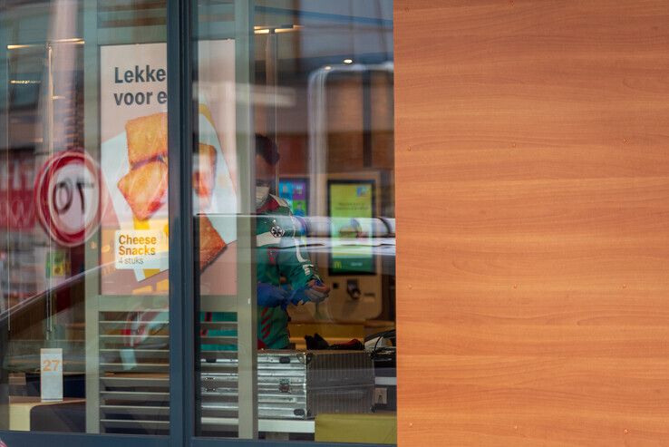 Twee doden bij kille liquidatie in McDonald’s Zwolle-Noord - Foto: Peter Denekamp