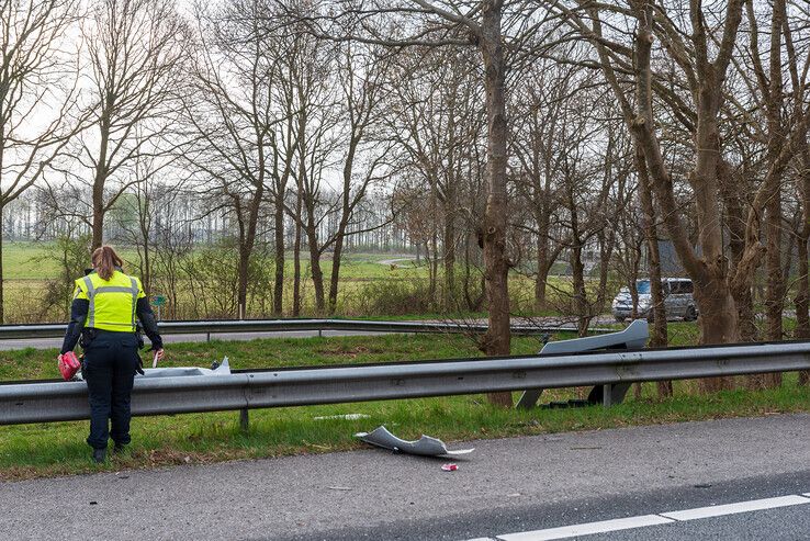 Lamborghini Aventador crasht op A28 bij Zwolle; een fortuin in puin - Foto: Peter Denekamp