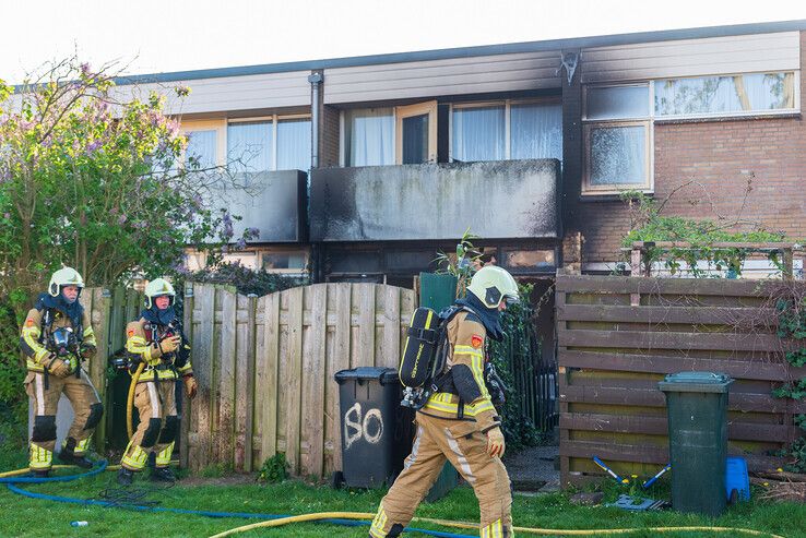 Brandweer redt hond bij uitslaande woningbrand in de Aa-landen - Foto: Peter Denekamp