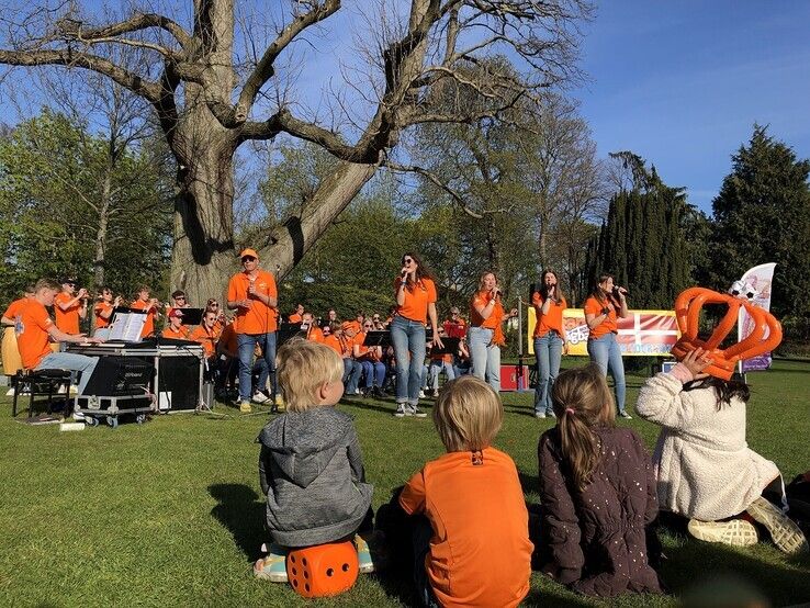 Meander Bigband kleurt oranje tijdens tournee in Denemarken