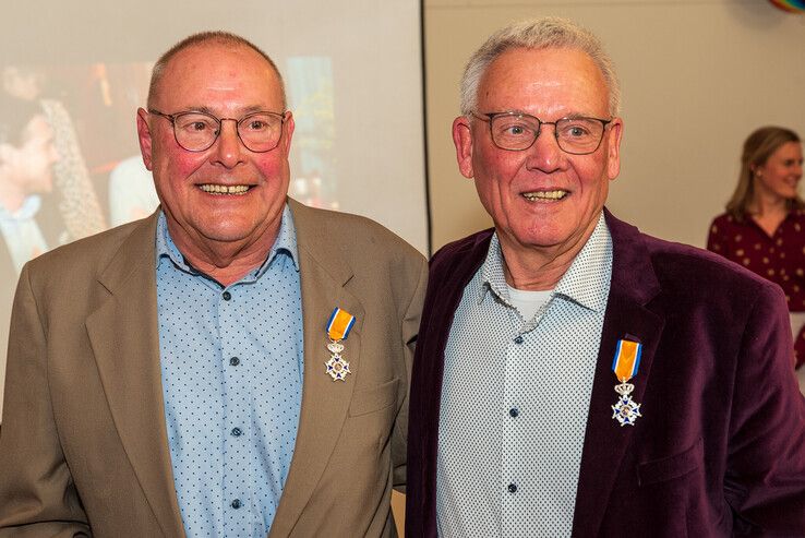 Koninklijke onderscheidingen voor grondleggers van COC Zwolle - Foto: Peter Denekamp