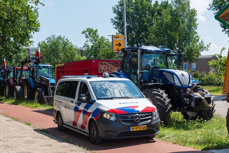 Opnieuw rollen de tractoren door Zwolle voor protest tegen stikstofplannen - Foto: Peter Denekamp