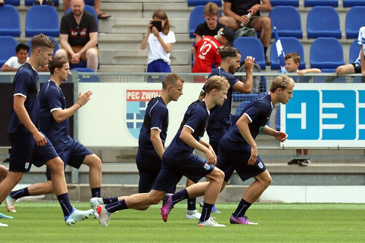 Groots support bij eerste training PEC Zwolle - Foto: Hans Smit