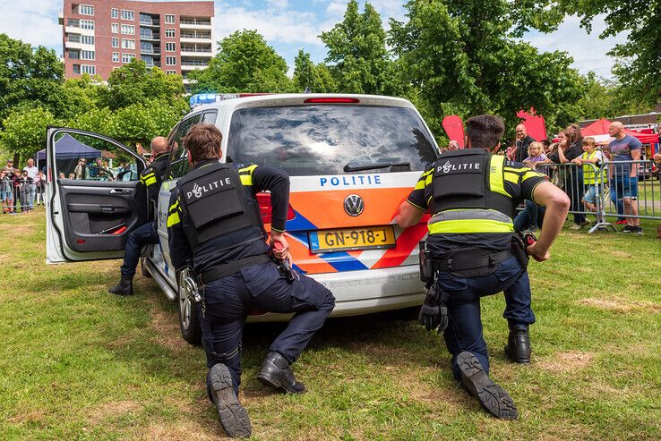 Spanning en sensatie tijdens Politie(kids) Spektakeldag in Holtenbroek - Foto: Peter Denekamp