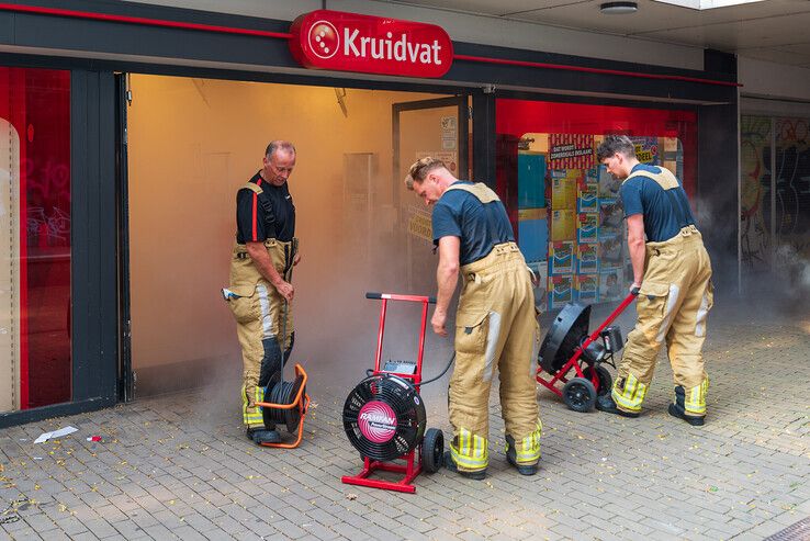 Inbraakalarm zet Kruidvat in binnenstad stampvol rook - Foto: Peter Denekamp