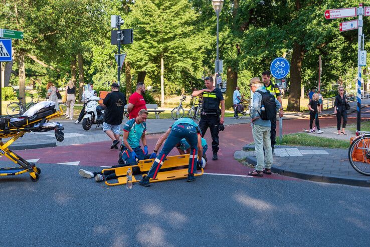 Maaltijdbezorgers botsen op elkaar op Ter Pelkwijkpark - Foto: Peter Denekamp