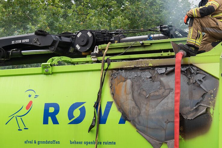 Forse schade door brand in vuilniswagen: “Onnodig en simpel te voorkomen” - Foto: Peter Denekamp
