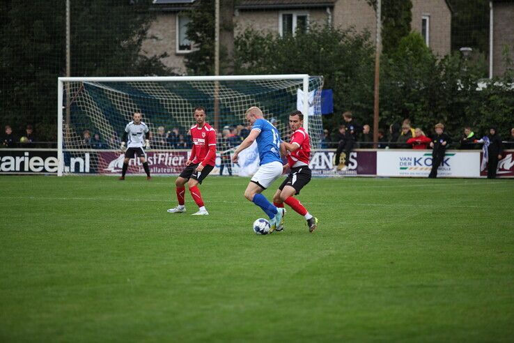 WVF wint met doelpuntrijk duel van DESZ - Foto: Henri Zuidberg