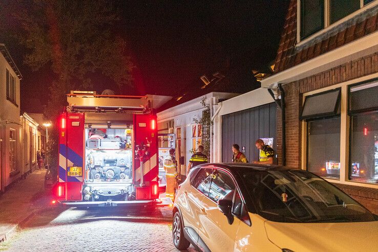 Voordeur woning in brand gestoken in Assendorp - Foto: Peter Denekamp