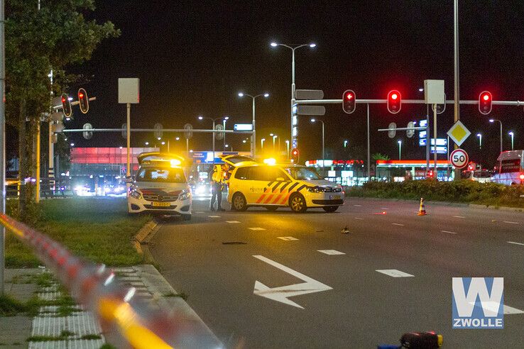 Bestelbus rijdt voetganger aan op Ceintuurbaan in zwolle - Foto: Ruben Meinten