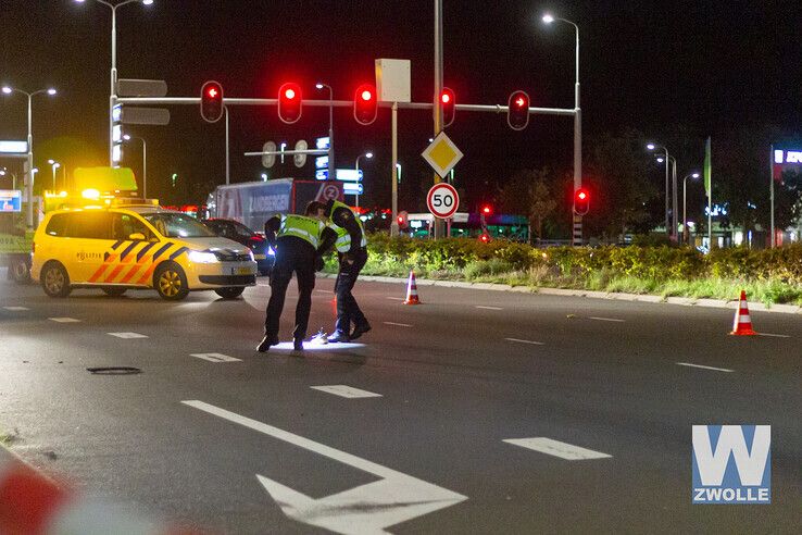 Bestelbus rijdt voetganger aan op Ceintuurbaan in zwolle - Foto: Ruben Meinten