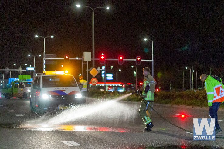 Bestelbus rijdt voetganger aan op Ceintuurbaan in zwolle - Foto: Ruben Meinten