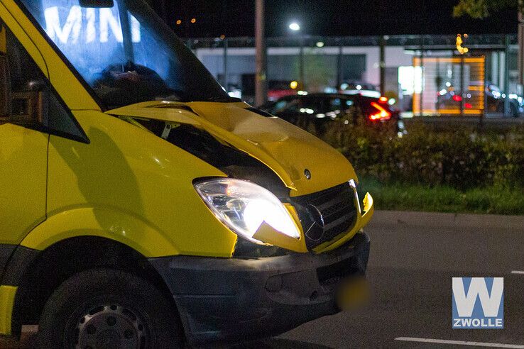 Bestelbus rijdt voetganger aan op Ceintuurbaan in zwolle - Foto: Ruben Meinten