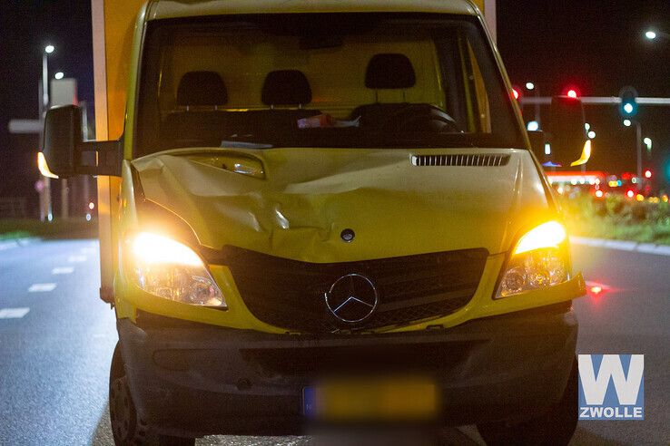 Bestelbus rijdt voetganger aan op Ceintuurbaan in zwolle - Foto: Ruben Meinten