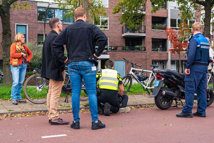 Gewonden bij ongeval op fietspad in Hanzeland - Foto: Peter Denekamp