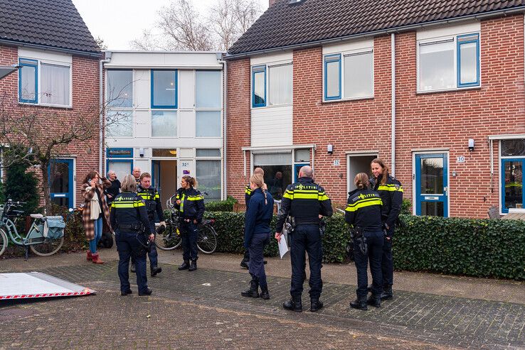 Gewonde bij steekincident in beschermde woonvorm in Zwolle-Zuid - Foto: Peter Denekamp