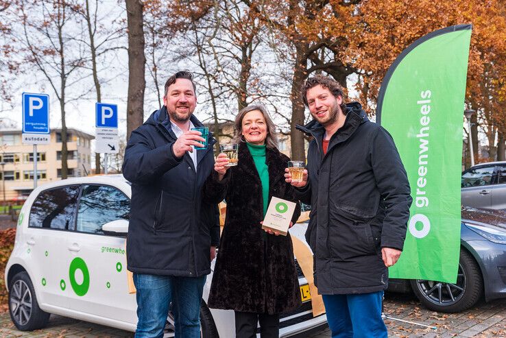 2500e Greenwheels deelauto in gebruik genomen in Zwolle-Zuid - Foto: Peter Denekamp