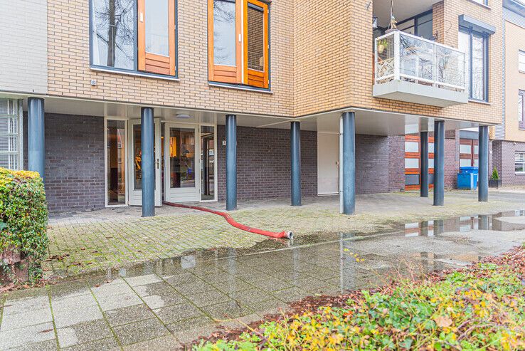 Wateroverlast door gesprongen waterleiding in Zwolle-Zuid - Foto: Peter Denekamp