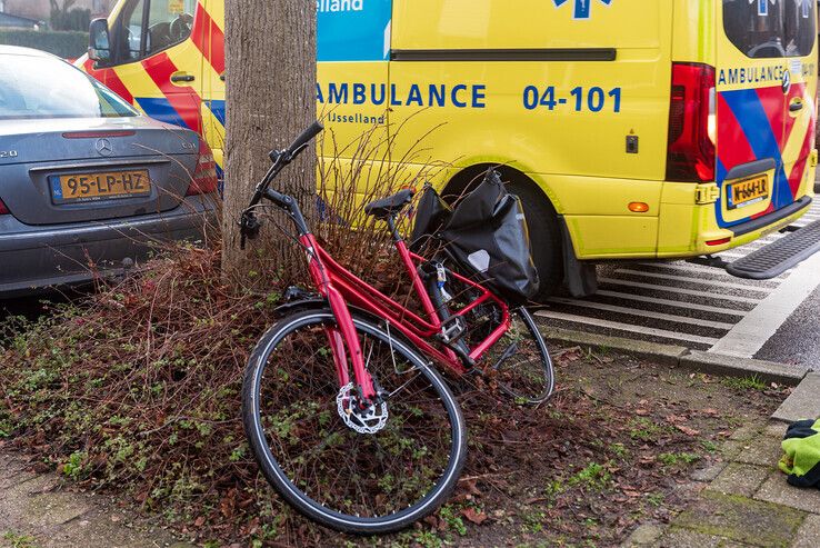 Fietser gewond na ongeval in Zwolle-Zuid - Foto: Peter Denekamp