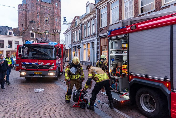 Kleine brand in appartement Zwolse binnenstad in kiem gesmoord - Foto: Peter Denekamp