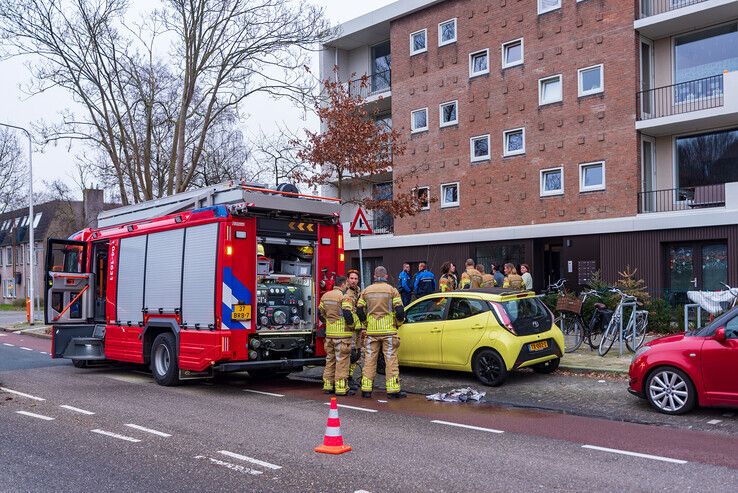Voor de derde keer brand gesticht in flat aan Middelweg - Foto: Peter Denekamp