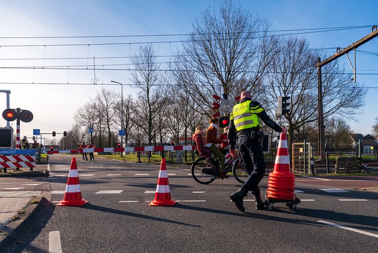 Kortsluiting zorgt voor spektakel op spoor in Zwolle-Zuid - Foto: Peter Denekamp