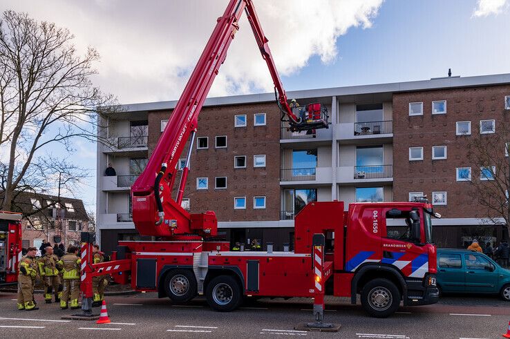 Voor de vierde keer brand gesticht in flat aan Middelweg - Foto: Peter Denekamp