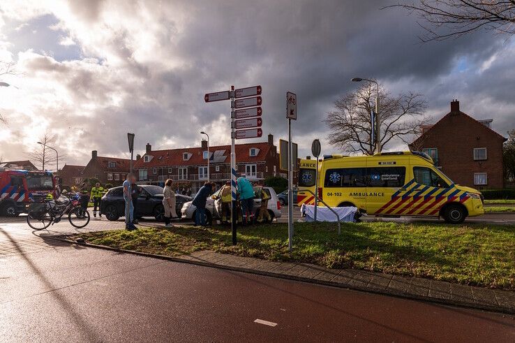 Verkeerschaos in avondspits door ongelukken in Zwolle, vrouw raakt gewond in Diezerpoort - Foto: Peter Denekamp