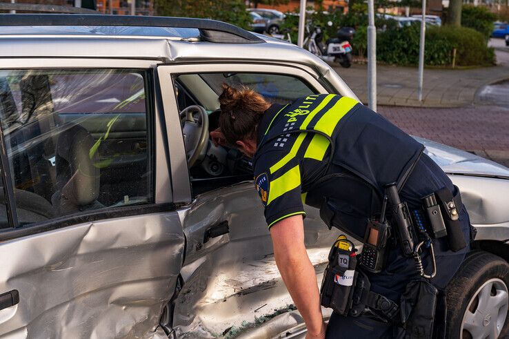 Verkeerschaos in avondspits door ongelukken in Zwolle, vrouw raakt gewond in Diezerpoort - Foto: Peter Denekamp