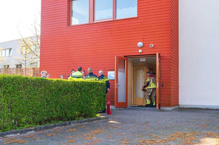 Brand breekt uit in kamer GGZ-instelling in Stadshagen - Foto: Peter Denekamp
