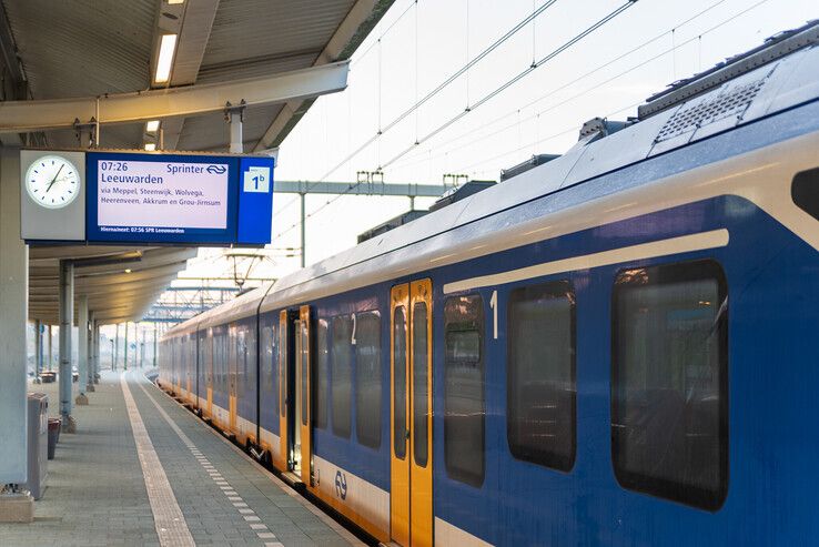 Archieffoto: Een Sprinter naar Leeuwarden op station Zwolle. - Foto: Peter Denekamp