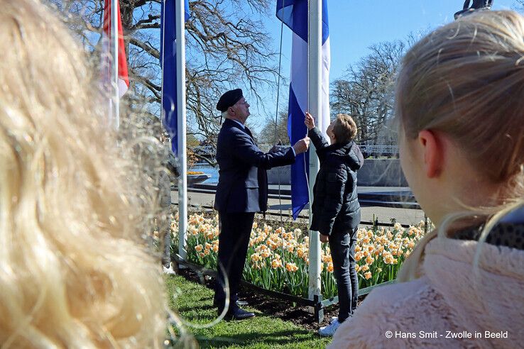 In Beeld: Zwolle herdenkt 78 jaar vrijheid in Ter Pelkwijkpark - Foto: Hans Smit