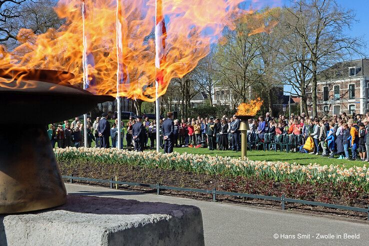 In Beeld: Zwolle herdenkt 78 jaar vrijheid in Ter Pelkwijkpark - Foto: Hans Smit