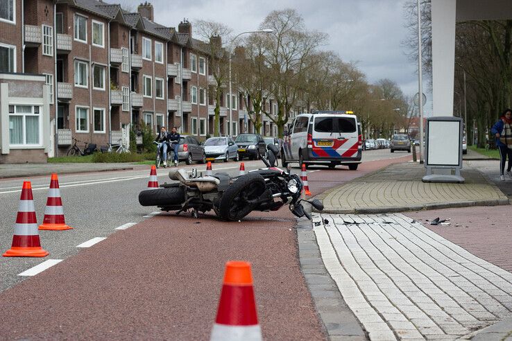 Motorrijder gewond na aanrijding in Wipstrik - Foto: Ruben Meinten