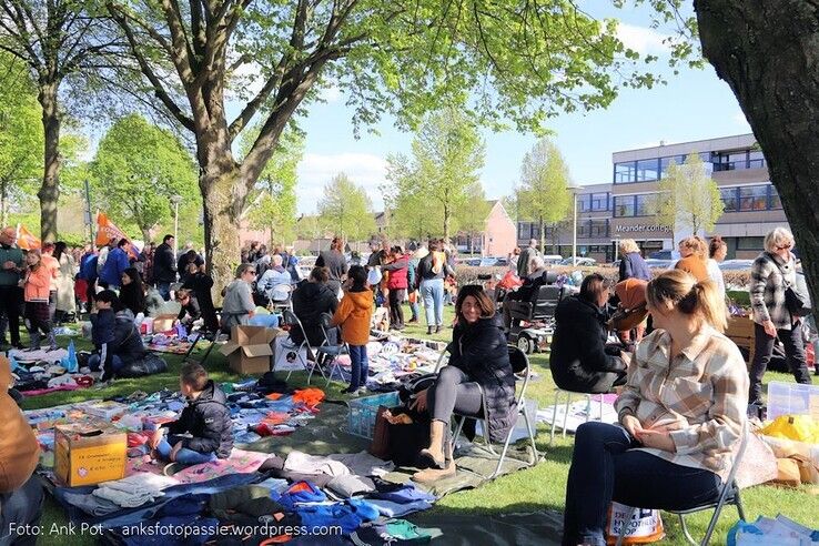 Kleedjesmarkt bij Wijkcentrum De Bolder in 2022. - Foto: Ank Pot