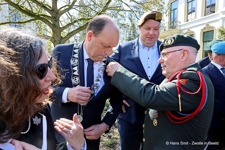 Zwolle eert en waardeert haar veteranen met Witte Anjer Perk in binnenstad - Foto: Hans Smit
