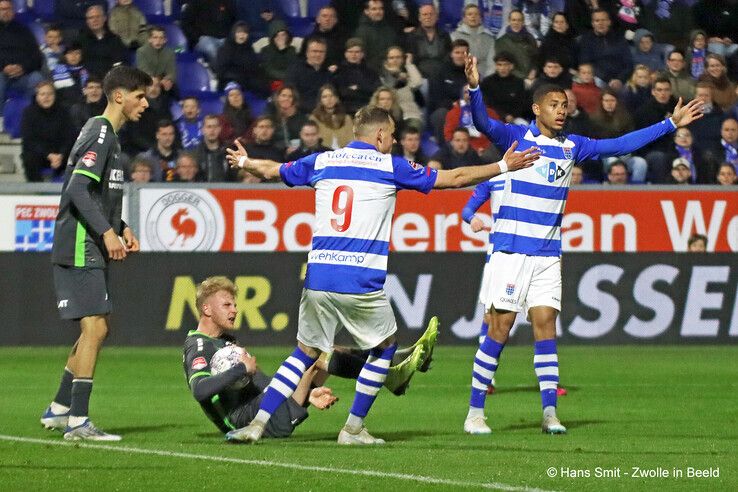 In beeld: Ruime zege PEC Zwolle dankzij hattrick Taha - Foto: Hans Smit