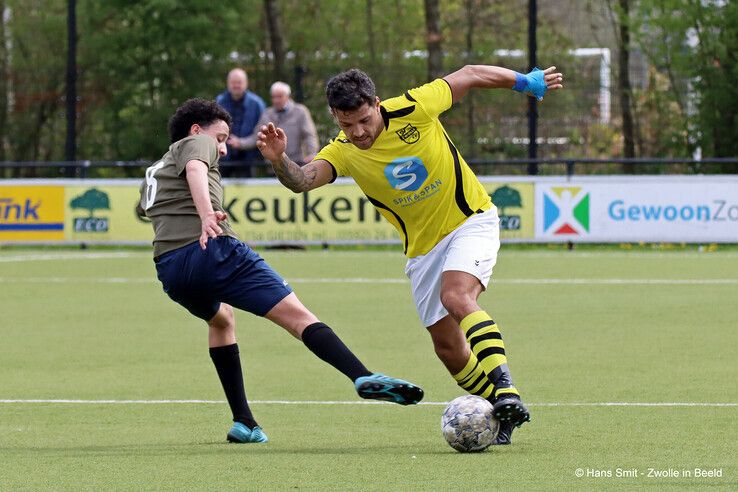 Focus op Amateurvoetbal: SV Zwolle lijdt pijnlijke nederlaag tegen Batavia - Foto: Hans Smit