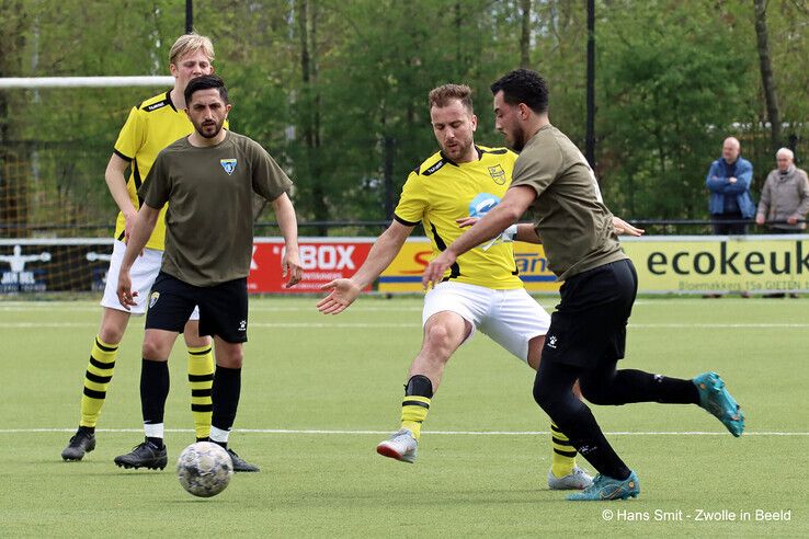Focus op Amateurvoetbal: SV Zwolle lijdt pijnlijke nederlaag tegen Batavia - Foto: Hans Smit