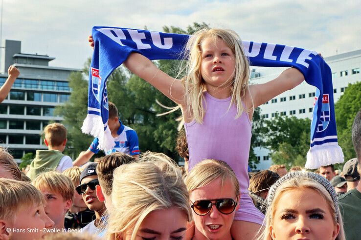 In beeld: Huldiging van PEC Zwolle ‘De mooiste club van allemaal’ - Foto: Hans Smit